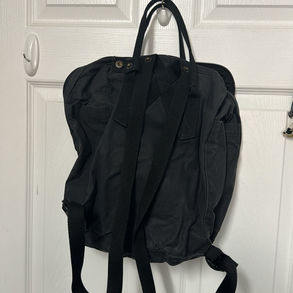 Fjallraven kanken black backpack - Picture 3 of 3